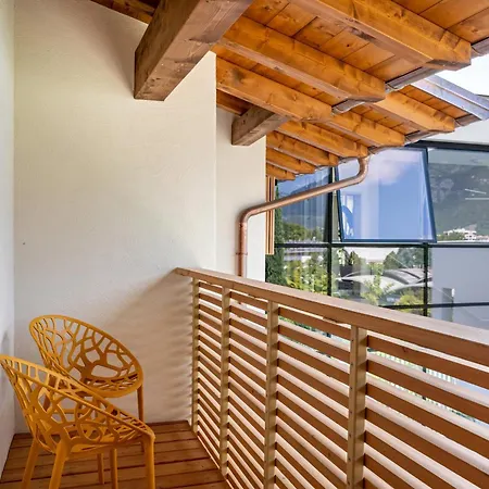 Midum Domus Attic Apartment *